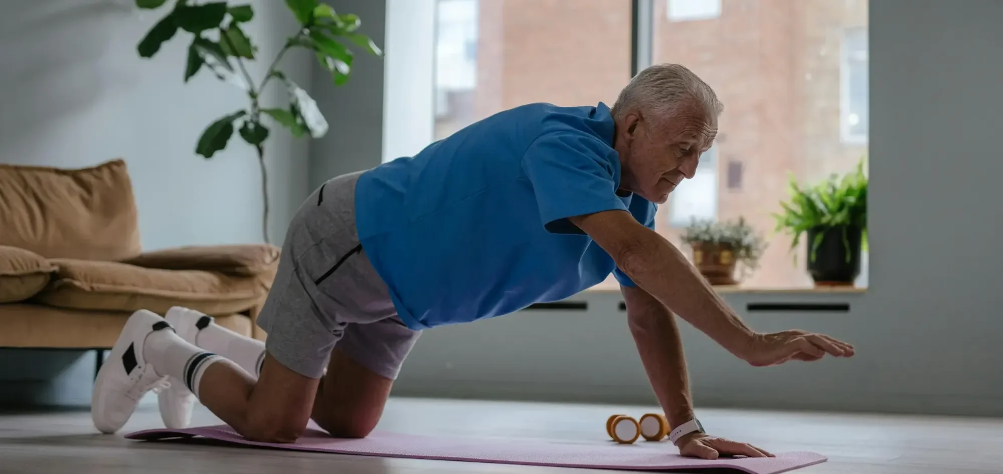 Fisioterapia a domicilio personas mayores Fisioterapia a domicilio para personas mayores en Valencia con fisioterapeuta colegiado